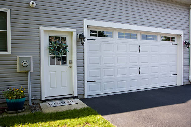24/7 Emergency Garage Door Panel Replacement experts in Como, MS
